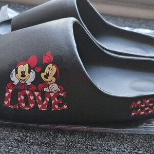 #25 Disney Mickey/Minnie Mouse Black and Red Love Slippers